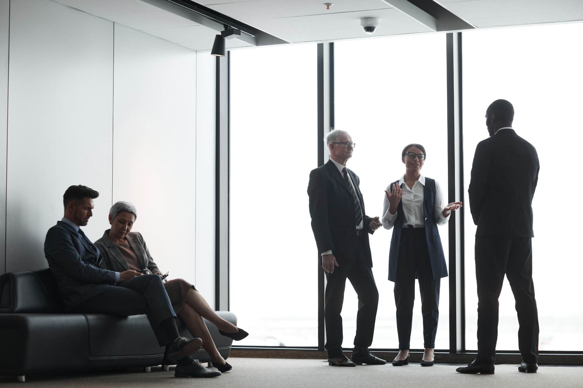 How to Hire a Remote Sales Team Abroad and Pay International Contractors Compliantly